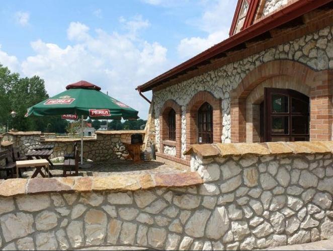 Zajazd Kmicic Zemborzyce Dolne Exterior photo